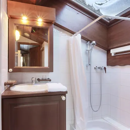Apartment Le Gouter - Ski-in Ski-out - Indoor Pool